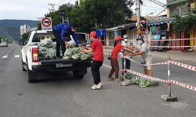 Công an Đà Nẵng vận hành, bán hàng trên 30 container cho điểm dân cư ảnh 2