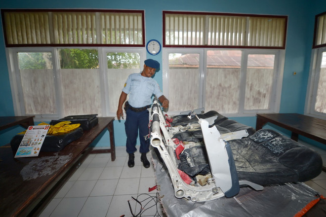 Indonesia xác nhận tìm thấy phần đuôi chiếc máy bay AirAsia ảnh 1