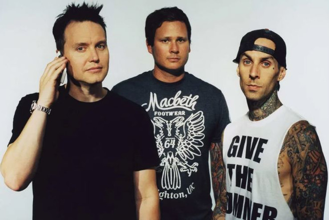Ban nhạc rock Blink-182 vừa tái hợp đã đoạt quán quân Billboard 200 ảnh 1