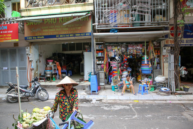 Theo Sở Tài nguyên và Môi trường, thời gian tới vẫn cần tiếp tục theo dõi để đánh giá sâu hơn về những tác động của vụ cháy tới môi trường. (Ảnh: Minh Sơn/Vietnam+) Cháy kho Rạng Đông: Chưa phát hiện thủy ngân trong các mẫu đất ảnh 3