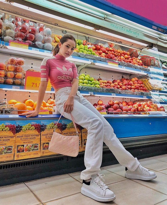 Những điểm sáng trong “bản tin” street style của mỹ nhân Việt ảnh 4