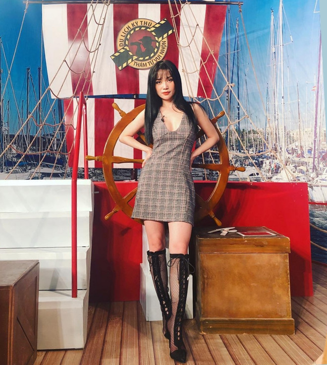 Những điểm sáng trong “bản tin” street style của mỹ nhân Việt ảnh 17