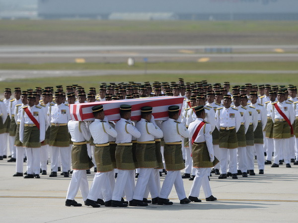 Đã nhận dạng 42 trong tổng số 43 nạn nhân Malaysia vụ MH17 ảnh 1