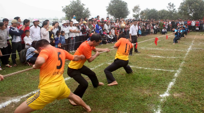 Hà Tĩnh: Tưng bừng khai hội chùa Hương Tích năm 2015 ảnh 4