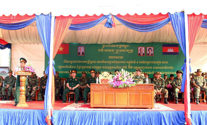 Quân đoàn 4 hỗ trợ tài chính xây dựng bệnh xá tại Campuchia ảnh 1