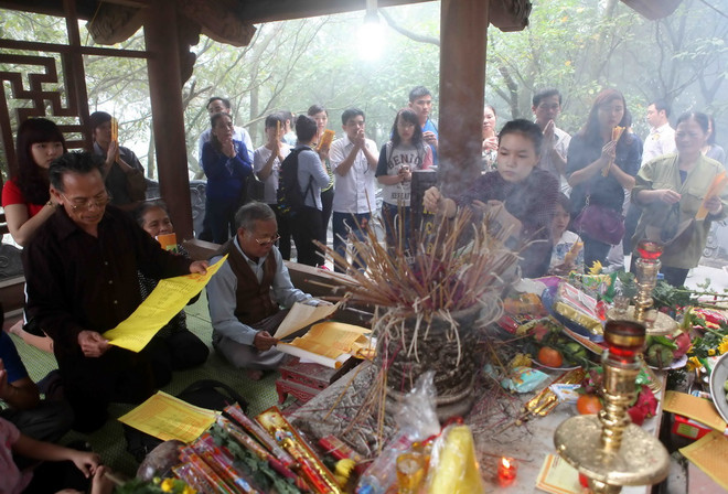 Hà Tĩnh: Tưng bừng khai hội chùa Hương Tích năm 2015 ảnh 2