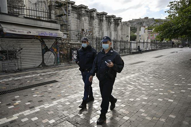 Dịch COVID-19: Nhiều nước châu Âu tiếp tục gia hạn lệnh phong tỏa ảnh 2