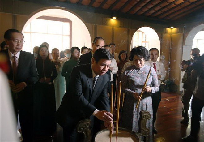 TP. HCM: Dâng hương Chủ tịch Hồ Chí Minh, Chủ tịch Tôn Đức Thắng ảnh 3