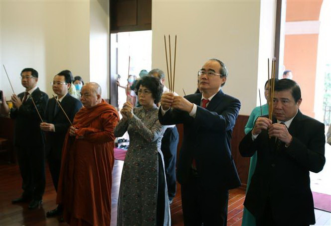 TP. HCM: Dâng hương Chủ tịch Hồ Chí Minh, Chủ tịch Tôn Đức Thắng ảnh 2