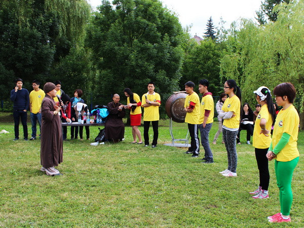 Người Việt ở Séc: Hướng thế hệ trẻ trở về nguồn cội ảnh 2