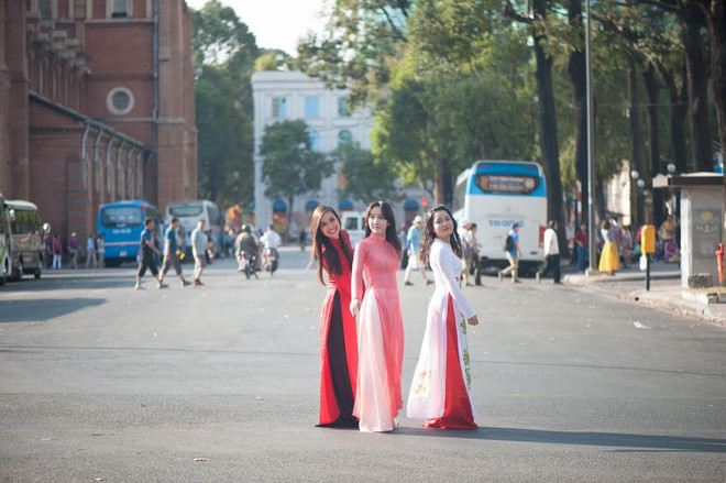 Cô gái 9X xinh đẹp mang áo dài Việt Nam “phủ sóng” địa cầu ảnh 2