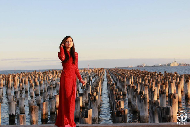 Cô gái 9X xinh đẹp mang áo dài Việt Nam “phủ sóng” địa cầu ảnh 3