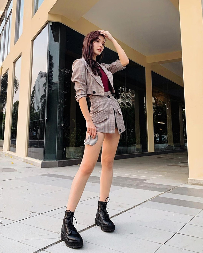 Trang phục thường ngày sang chảnh thời "trốn dịch" của mỹ nhân Việt ảnh 10