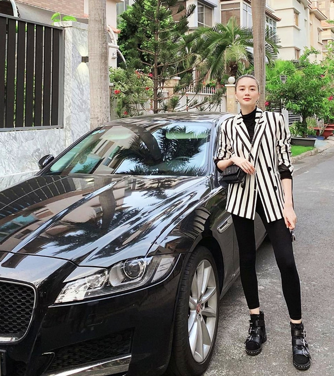 Trang phục thường ngày sang chảnh thời "trốn dịch" của mỹ nhân Việt ảnh 12