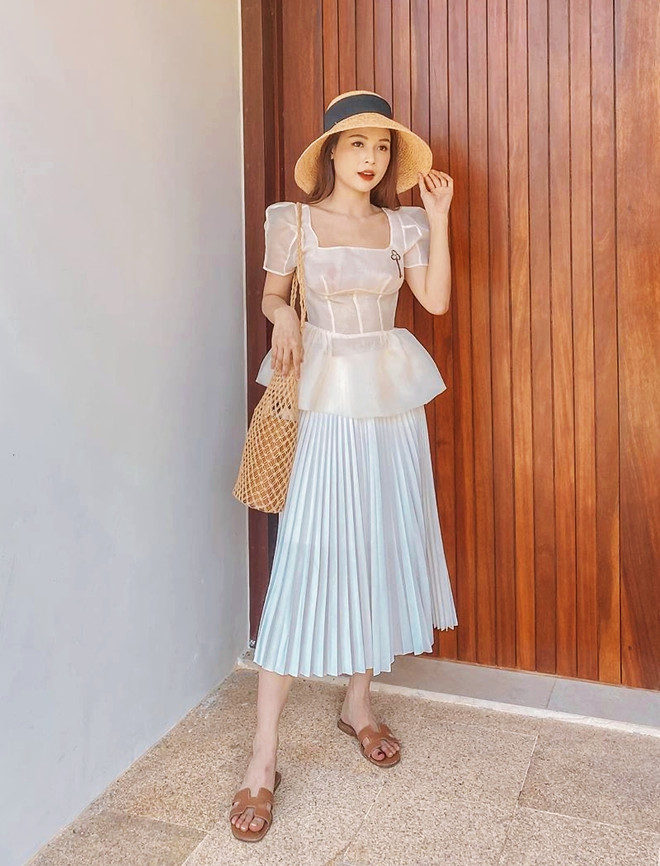 Trang phục thường ngày sang chảnh thời "trốn dịch" của mỹ nhân Việt ảnh 11