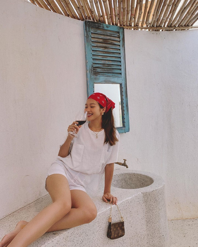 Trang phục thường ngày sang chảnh thời "trốn dịch" của mỹ nhân Việt ảnh 7