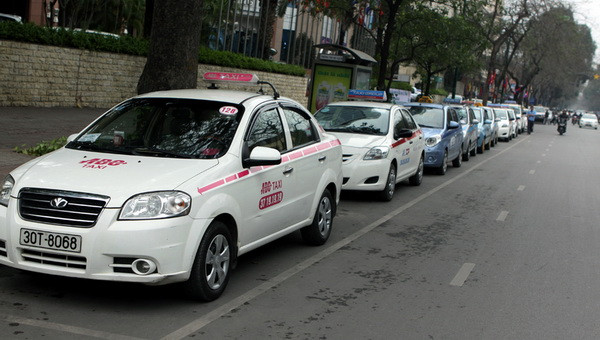 Cấm xe tải và taxi hoạt động giờ cao điểm trên đường Láng ảnh 1