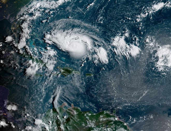Mỹ: Bão nhiệt đới Dorian mạnh lên cấp cực kỳ nguy hiểm ảnh 1