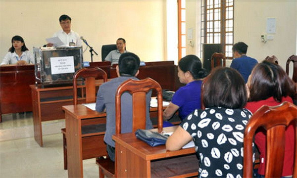 Đình chỉ sinh hoạt Đảng với Giám đốc Trung tâm bán đấu giá Yên Bái ảnh 1