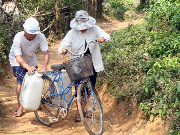 Miền Trung nắng nóng diện rộng, Tây Bắc Bộ đề phòng tố lốc ảnh 1