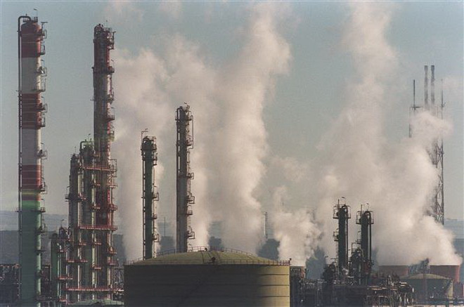 Canada công bố kế hoạch từng bước nâng giá khí thải carbon ảnh 1