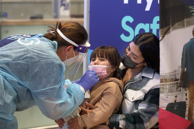 Israel bỏ quy định đeo khẩu trang, học sinh đi học bình thường ảnh 1