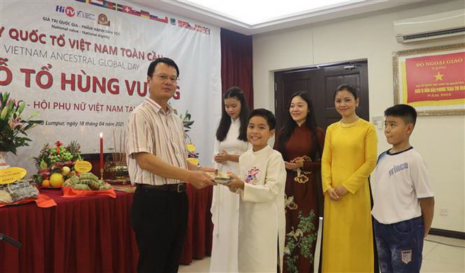 Cộng đồng người Việt tại Malaysia thành kính hướng về cội nguồn ảnh 2