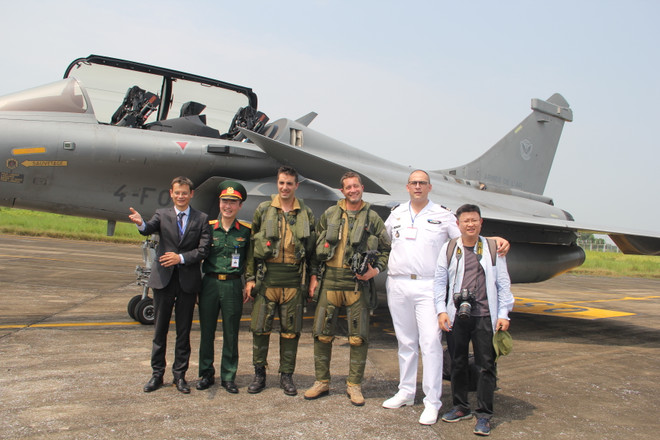 [Photo] Cận cảnh chiến đấu cơ Rafale của Pháp tại sân bay Nội Bài ảnh 11
