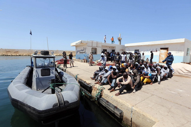 Cứu sống 2.000 người di cư tại vùng biển ngoài khơi Libya ảnh 1