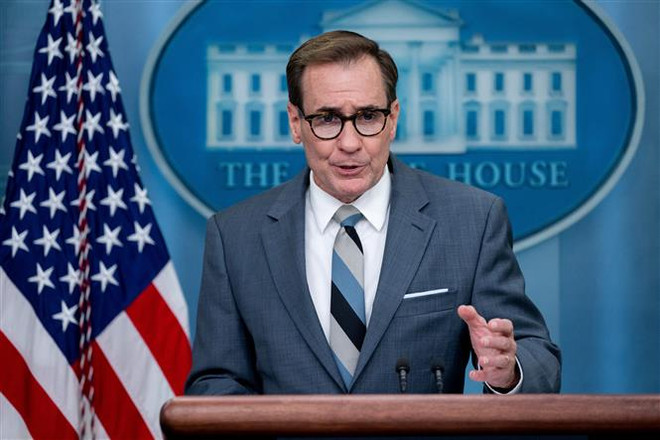 Người phát ngôn Nhà Trắng John Kirby. (Ảnh: AFP/TTXVN) Mỹ: Iran sẽ bị hạn chế khi dùng các tài sản được dỡ bỏ phong tỏa ảnh 1