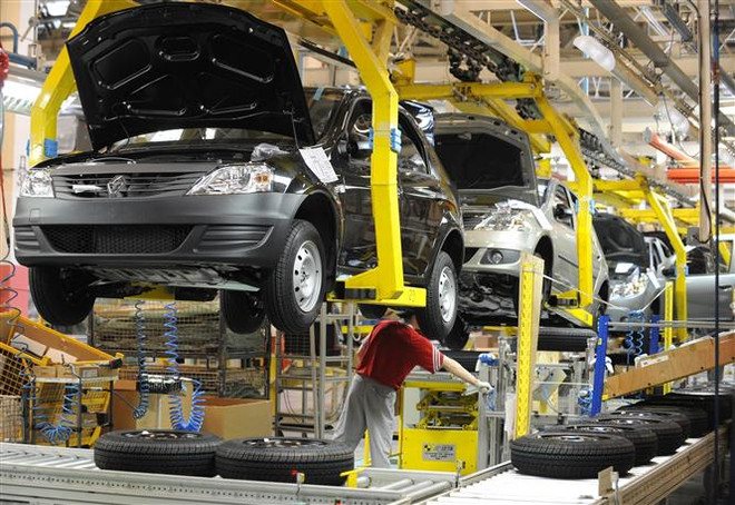 Kinh tế Nga lần đầu tiên ghi nhận tăng trưởng trong một năm qua ảnh 1