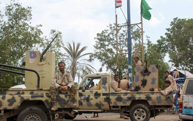 Phiến quân Houthi không kích, ít nhất 70 binh sỹ Yemen thiệt mạng ảnh 1