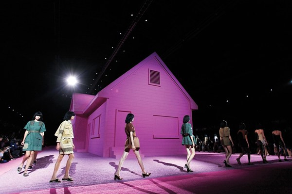 Điều thú vị về thời trang Xuân Hè của Marc Jacobs, Alexander Wang ảnh 4