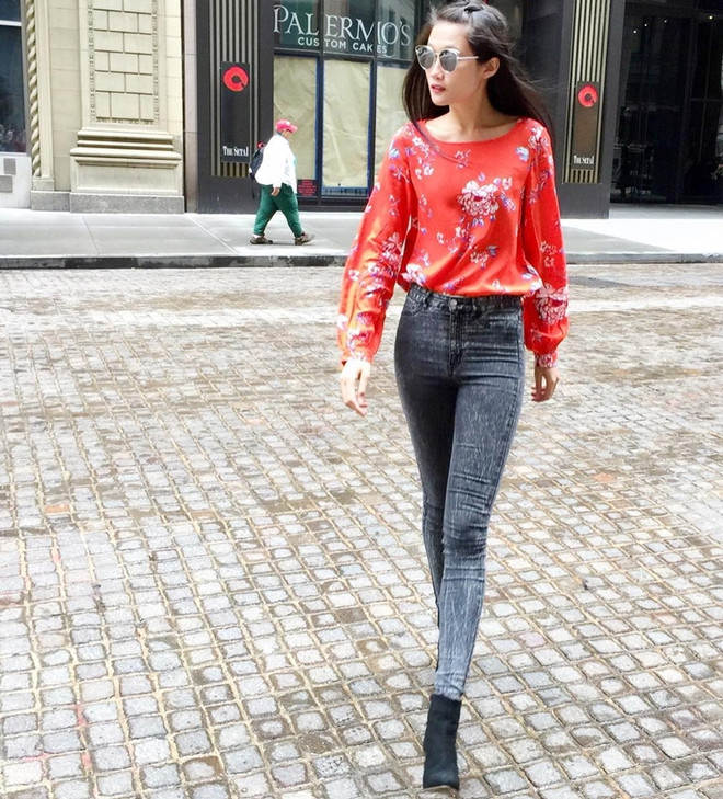 Mỹ nhân Việt lăngxê phong cách nữ tính trên sàn diễn street style ảnh 14