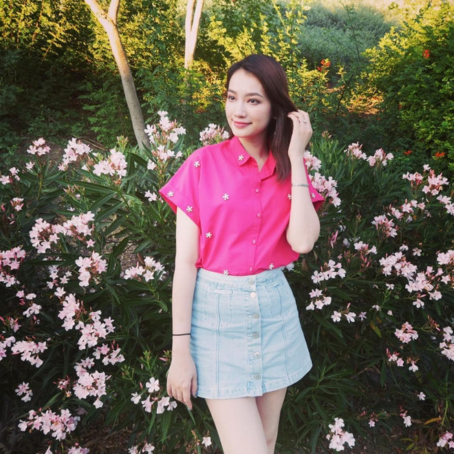 Mỹ nhân Việt lăngxê phong cách nữ tính trên sàn diễn street style ảnh 8