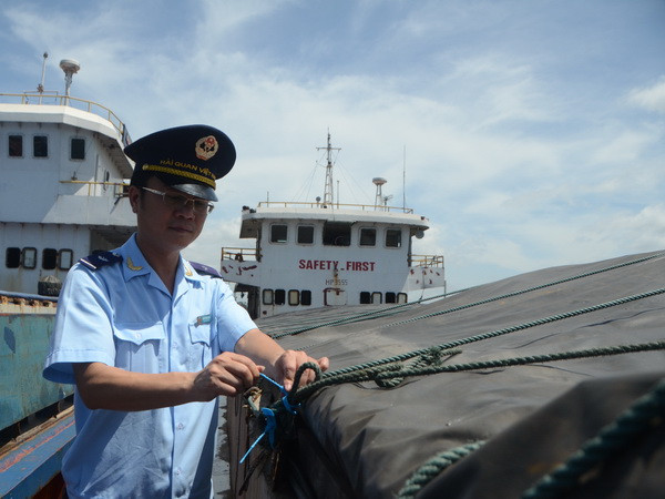 Hải quan Quảng Ninh thu giữ 5.100 tấn khoáng sản trái phép ảnh 1