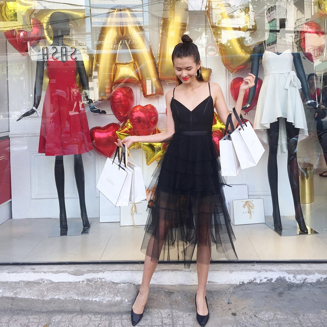 Hoàng Thùy Linh, Minh Hằng "thổi bùng” xu hướng với quần ống rộng ảnh 9