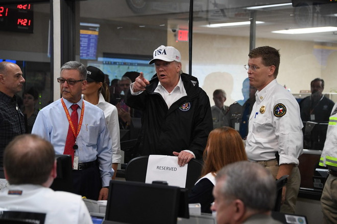 Ông Trump liệu có thừa nhận liên hệ giữa biến đổi khí hậu và bão lụt? ảnh 1