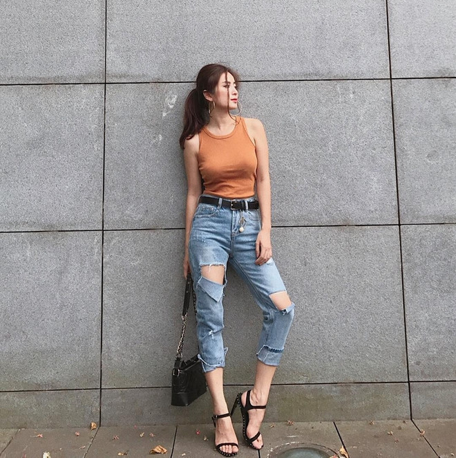 Cách mix đồ tối giản sang chảnh như các quý cô thời trang Việt ảnh 10