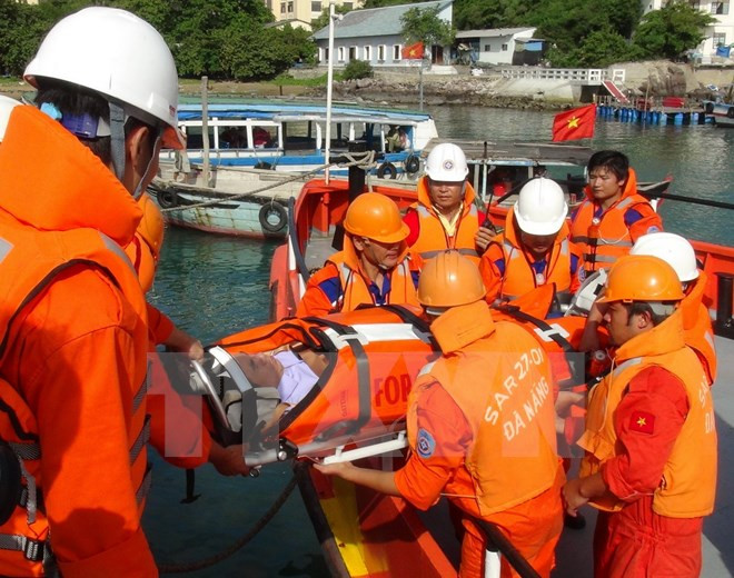 Thấy thi thể 2 nạn nhân mất tích trong vụ chìm sà lan ĐN0906 ảnh 1