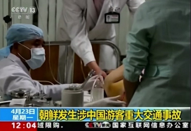 Ông Kim Jong-un thăm sứ quán Trung Quốc chia buồn vụ tại nạn xe buýt ảnh 1