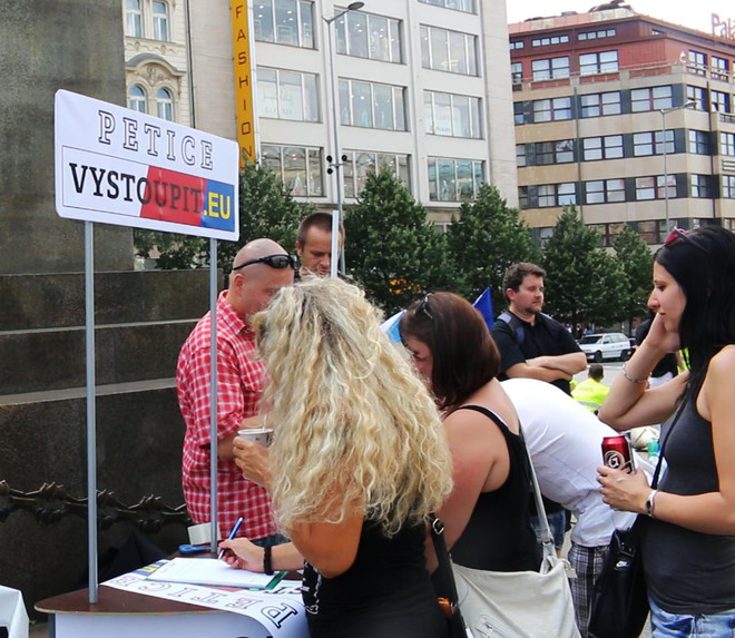 Nhóm Bộ tứ Visegrad phản đối hạn ngạch nhập cư của EU ảnh 1