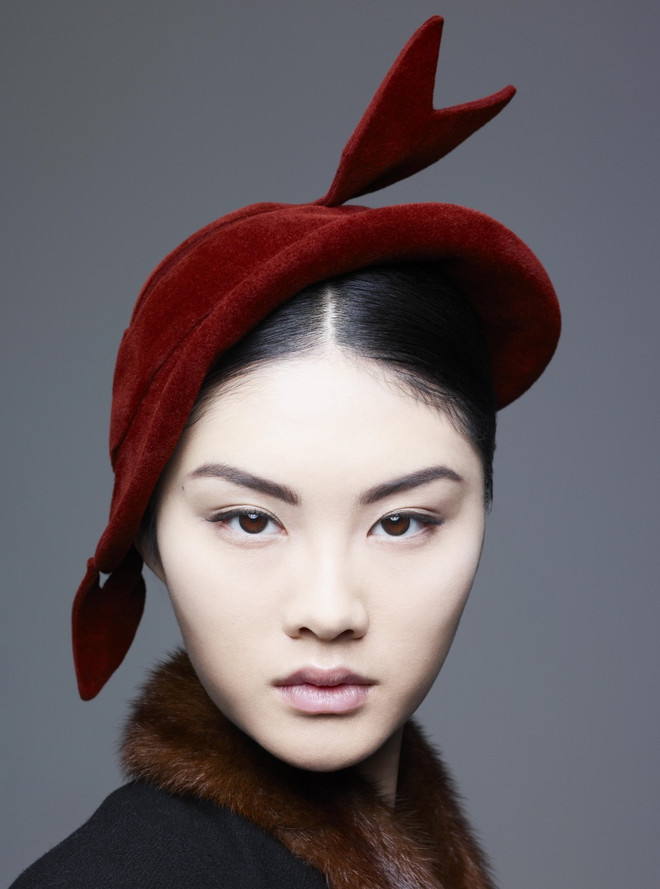 Choáng ngợp với những chiếc mũ couture của Dior suốt hơn 70 năm ảnh 13