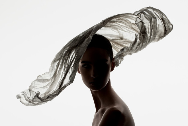 Choáng ngợp với những chiếc mũ couture của Dior suốt hơn 70 năm ảnh 9