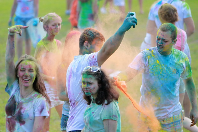 [Photo] Lễ hội Sắc màu cầu may mắn và hạnh phúc tại Nga ảnh 4
