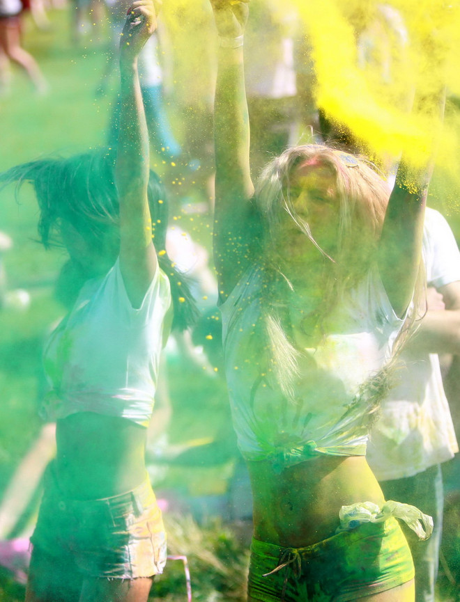 [Photo] Lễ hội Sắc màu cầu may mắn và hạnh phúc tại Nga ảnh 2