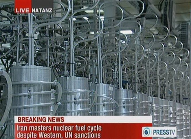 Các máy ly tâm tại trung tâm hạt nhân Natanz ở tỉnh Isfahan, miền Trung Iran. (Ảnh: AFP/TTXVN) Mỹ hủy bỏ quyết định khôi phục các lệnh trừng phạt Iran ảnh 1