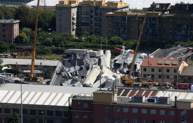 Khoảng 20 người vẫn bị mất tích sau vụ sập cầu cạn tại Italy ảnh 1