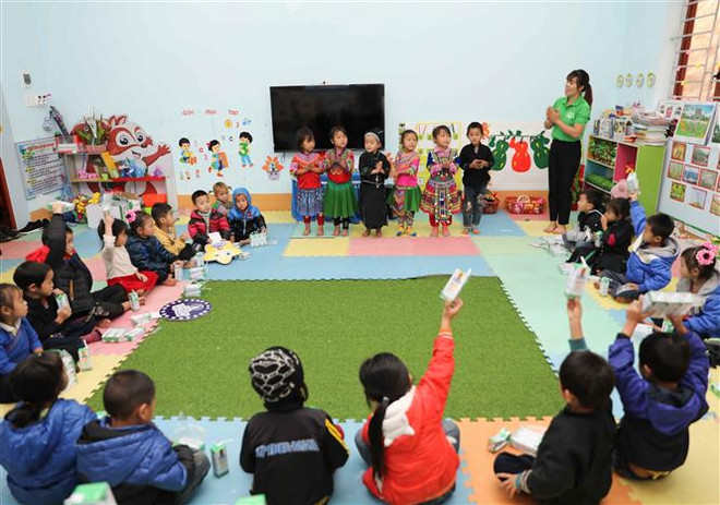 Các địa phương nỗ lực thu hút và giữ chân giáo viên mầm non ảnh 2