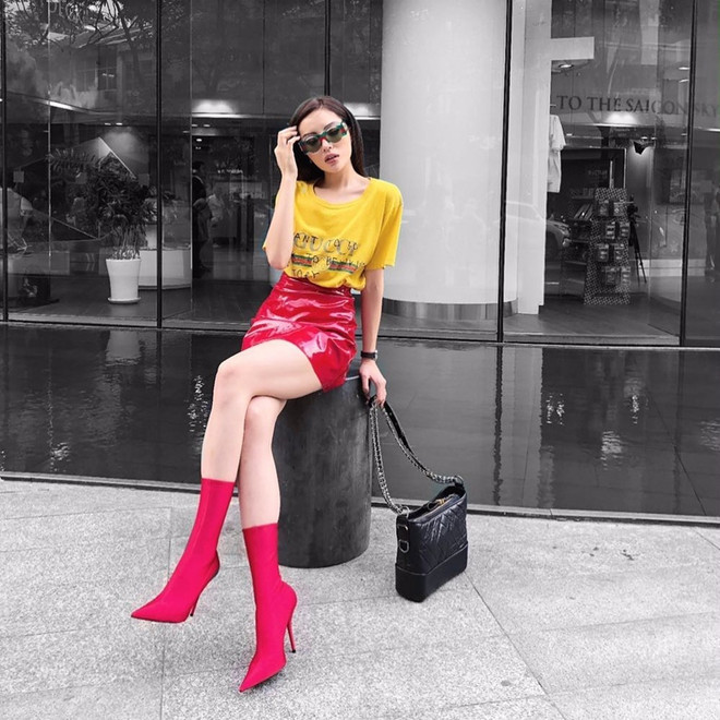 Mỹ nhân Việt khoe street style chất lừ với áo phông hàng hiệu ảnh 3